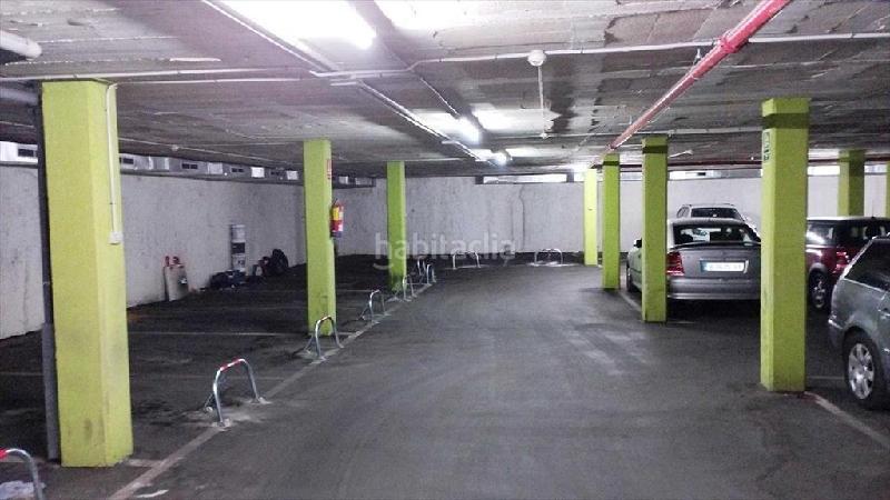 Foto 97a9ed19-a154-42ed-b938-a54f9052baaa. Parking voiture dans Raval Barcelona