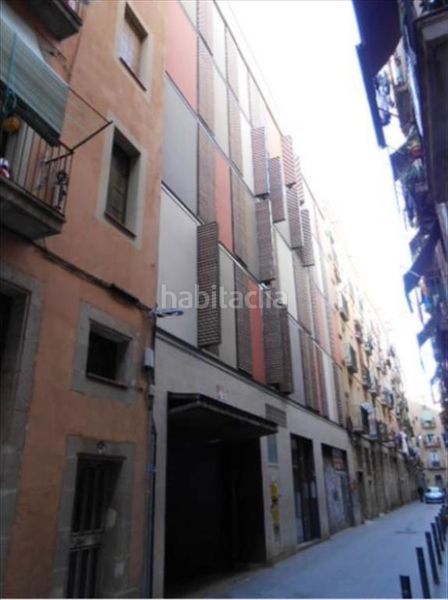 Foto f978f758-2015-427e-8e2c-e4f57191d344. Aparcament cotxe a Raval Barcelona