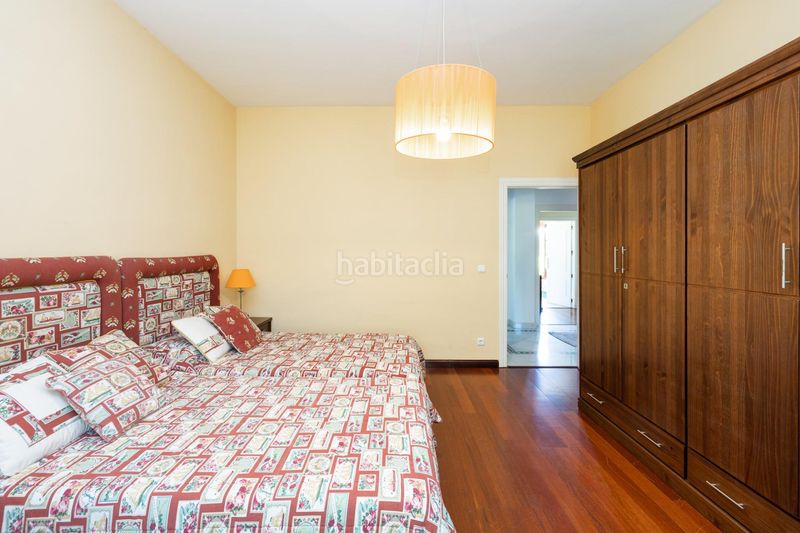 Foto 55eb1c1b-7276-4fb1-abdd-06b5d679730d. Xalet amb aparcament a Baza