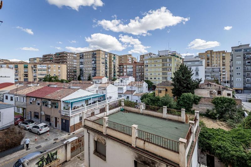 Foto bc6ec2da-41c7-4a43-8d23-2e1370a27ae7. Pis a Barrio de Zaidín Granada