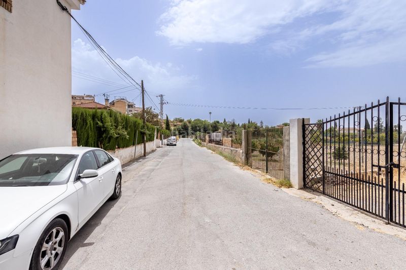 Foto aa257dd9-8ffb-4928-8ab7-4cc46df36f58. Casa aparellada a carretera de cabras 20 a Barrio de la Vega Monachil