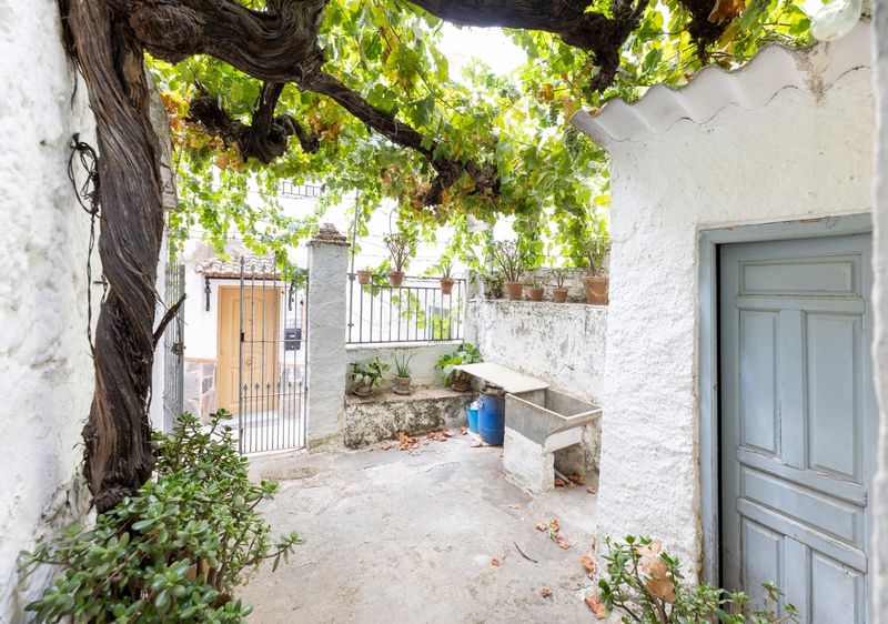 Foto c0ba998f-d081-49ec-84fd-855ce8bb77cf. Casa bifamiliare in calle arriba 27 in Pinos Genil