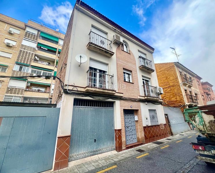 Foto 21dcd1c0-843c-45fa-aec0-3b3171a11847. Casa con riscaldamento parcheggio in Barrio de Zaidín Granada