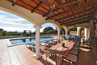 Casa  Garbi. Preciosa villa a la venta con vistas en una zona privilegiada, p