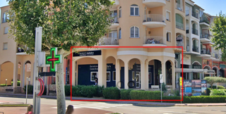Locale commerciale in Carrer de san mori. Local comercial a la venta en pleno centro de empuriabrava