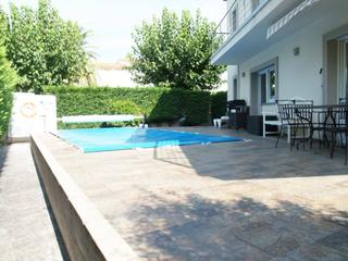 Casa a Falconera. Preciosa casa moderna con amarre y piscina en venta empuriabrava