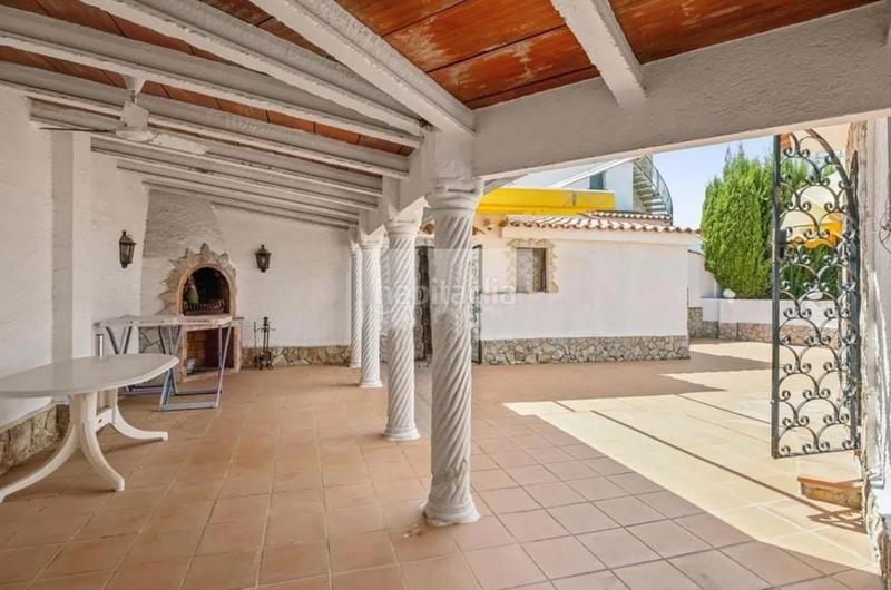 Foto 5bbf2b29-46f8-41f9-bf9a-5f0ba9374439. Casa en cap-ras 54 casa en venta con 25m de amarre en canal . tu sueño de vivir frente al agua puede hacerse realidad! en Empuriabrava