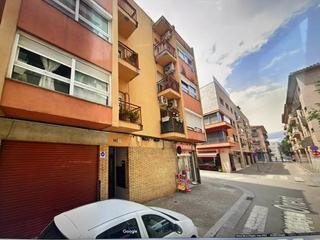 Pis a Oriente 6. Piso en planta tercera a la venta con ocupas en gerona