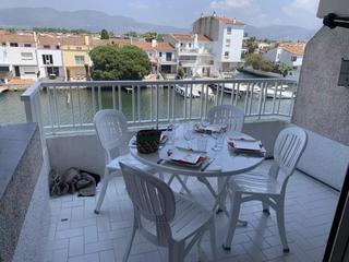 Pis a Onada. Bonito apartamento reformado con vistas al canal a la venta en e