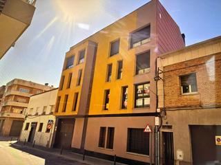Casa  Sud 14. Piso en planta tercera a la venta con ocupas en figueres