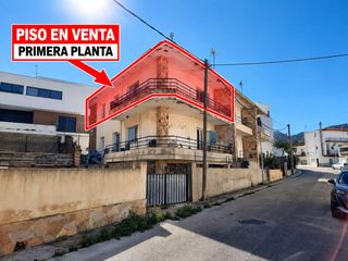 Pis  Miralles 3. Piso a reformar completamente a 500 metros de la playa en venta
