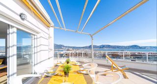 Pis  Club nautic 1. Ático en venta con impresionantes vistas al mar y licencia turís