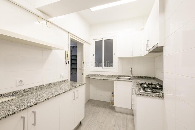 Foto 3ac27581-20f6-4091-bd62-5c6afa70bbef. Piso adoshomes presenta en exclusiva esta planta baja con jardín de 108m2 con gran potencial en una de las zonas más exclusivas de barc en Barcelona