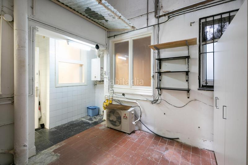 Foto 9c1d8ef4-6d2b-4ee5-af36-c5690db14bb4. Piso adoshomes presenta en exclusiva esta planta baja con jardín de 108m2 con gran potencial en una de las zonas más exclusivas de barc en Barcelona