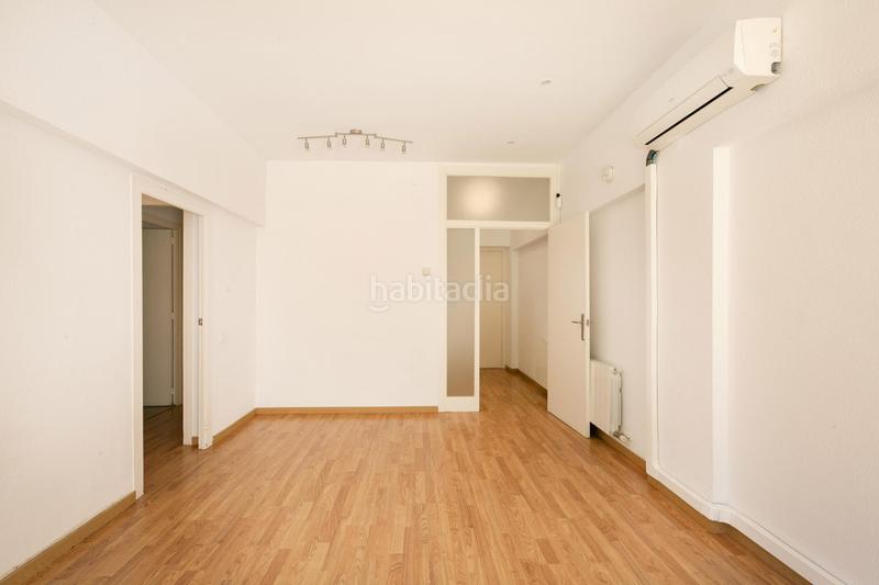 Foto a99c27e6-ff7e-4097-a02e-db50f11cd7d1. Piso adoshomes presenta en exclusiva esta planta baja con jardín de 108m2 con gran potencial en una de las zonas más exclusivas de barc en Barcelona