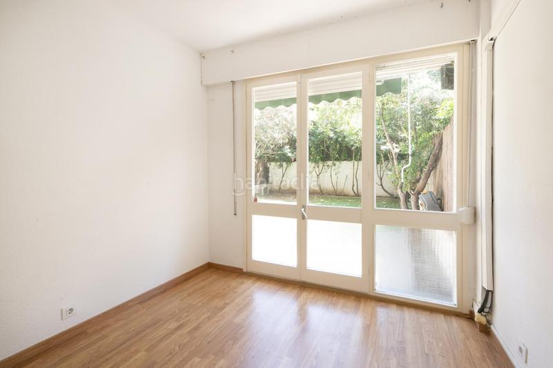 Foto ad9e864b-d1d4-4fc1-86a5-98065ec16a23. Piso adoshomes presenta en exclusiva esta planta baja con jardín de 108m2 con gran potencial en una de las zonas más exclusivas de barc en Barcelona