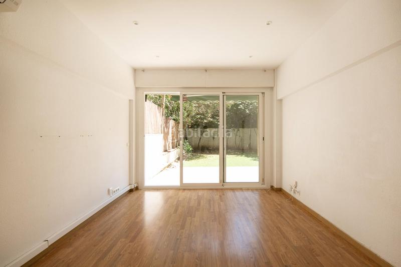 Foto dd4116d1-39d1-4e01-b84a-3022c1d16b6f. Piso adoshomes presenta en exclusiva esta planta baja con jardín de 108m2 con gran potencial en una de las zonas más exclusivas de barc en Barcelona