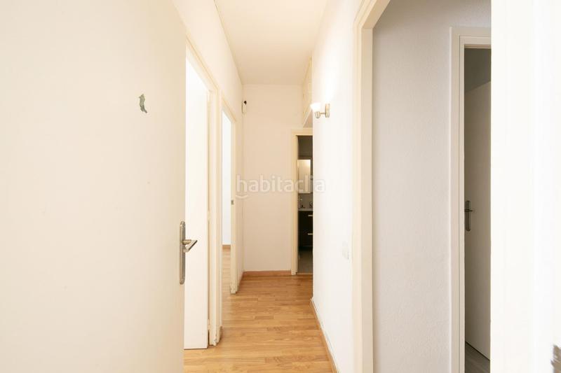 Foto fbabf19c-e694-4cf9-a642-4cc14e90c53f. Piso adoshomes presenta en exclusiva esta planta baja con jardín de 108m2 con gran potencial en una de las zonas más exclusivas de barc en Barcelona