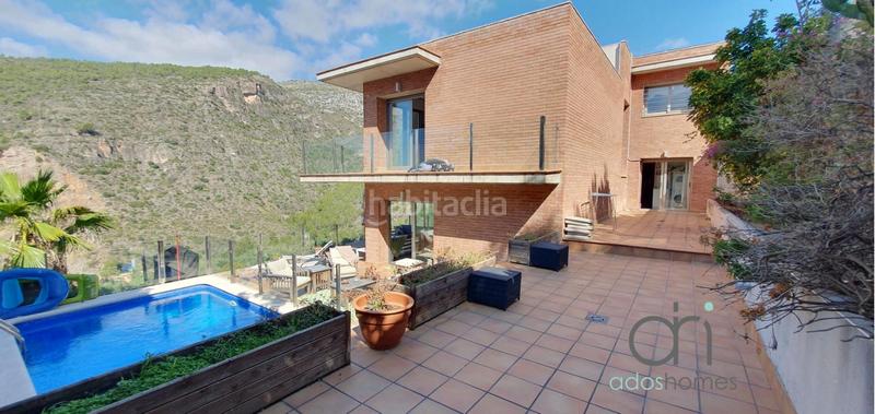 Foto 5d4b0a98-9e23-45c3-bff7-cf9cf3fa4861. Casa amb calefacció aparcament piscina a les botigues de Sitges Sitges