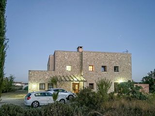 Masia a Sencelles. Un refugio mediterráneo apartado, rodeado de viñedos, montañas y