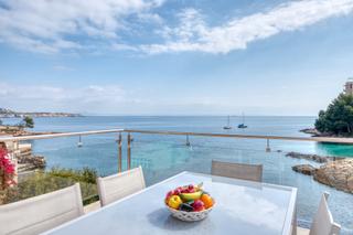 Attique à Portals Nous. Fantástico ático en primera línea de mar en cas catala.