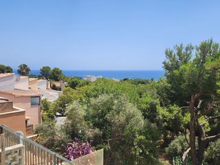 Casa bifamiliare in Costa d´en Blanes. Adosado con vistas al mar situado en costa dén blanes