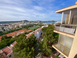 Apartament a Calvià Poble. Apartamento moderno con vistas lejanas al mar situado en santa p