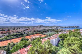 Apartamento en Calvià Poble. Apartamento moderno con vistas lejanas al mar situado en santa p