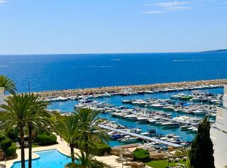 Apartament a Portals Nous. Apartamento en primera línea con vistas al puerto deportivo y al