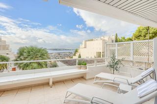 Apartament a Calvià Poble. Elegante apartamento de estilo escandinavo con vistas al puerto