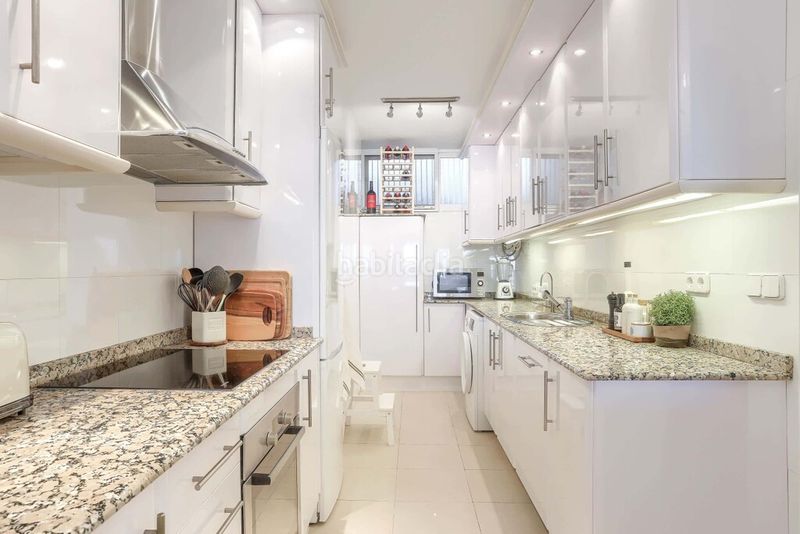 Foto a31d2c9b-2c0e-435d-89e2-5d9211f69ef9. Apartament amb aparcament piscina a Calvià poble Calvià