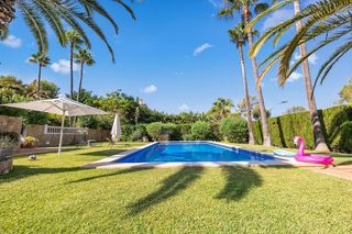 Dúplex en Portals Nous. Dúplex magníficamente reformado en venta en el prestigioso barri