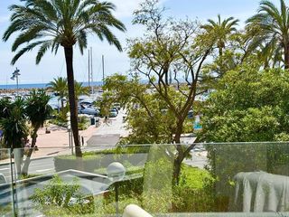 Apartament a Portals Nous. Apartamento con vistas al mar y al puerto situado en puerto port