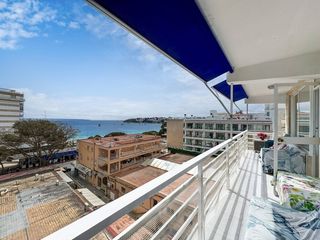 Dachwohnung in Palmanova. Ático dúplex con vistas al mar y terraza privada en la azotea