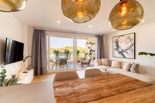 Appartement in Calvià Poble. Elegante piso reformado con vistas panorámicas al mar, situado e
