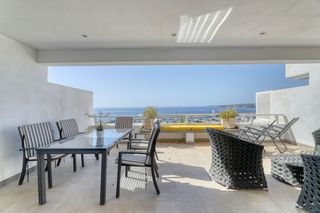 Àtic a Portals Nous. Ático con terraza privada en la azotea situado en portals nous