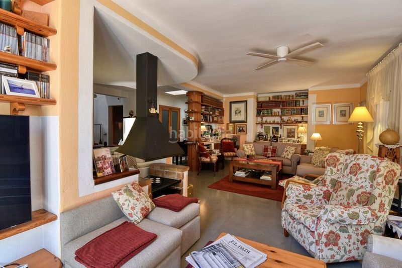 Foto f8798ce9-94b7-4a43-a885-8cb1db2008f4. Casa aparellada amb calefacció a Calvià poble Calvià