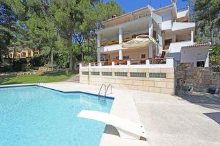 Xalet a Costa de la Calma. Villa unifamiliar de estilo mediterr�neo situada en santa ponsa