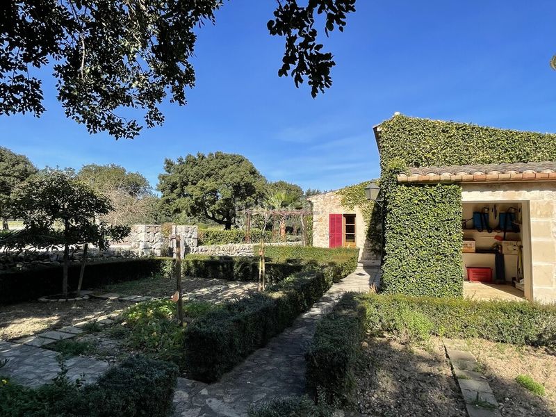 Foto af9cceb3-f57d-4f48-b833-9e5a49d5d9d0. Masia amb calefacció piscina a Pollença poble Pollença
