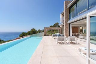 Chalet in Canyamel. Espectacular villa situada en un acantilado con vistas panorámic