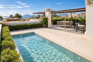 Attico in Port de Pollença. Exclusivo ático con piscina privada en la azotea.