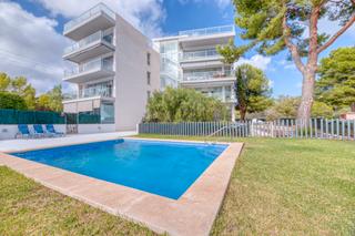 Apartament a Portals Nous. Moderno apartamento de 4 dormitorios con terraza y piscina comun