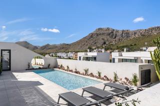 Ático en Port de Pollença. Ático con piscina privada en la azotea