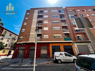 Pis  Carrer de felip rinaldi. Excelente ubicacion y posibilidades - en zona entre camino monca