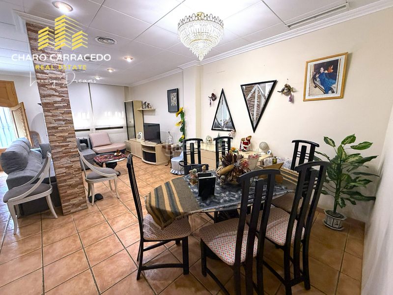 Foto d0c4a639-f76d-43f2-90a4-c8c00f83d12c. Casa adossada a Albal