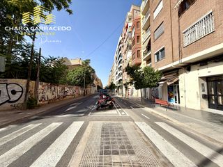 Local Comercial  Avinguda de la constitució. Maxima versatilidad - local comercial de 108 m² en avda. constit