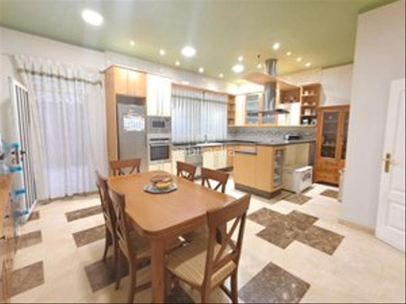 Foto 3a380363-40e8-4a2e-9e82-1ae2b6cd3592. Casa a schiera con camino riscaldamento parcheggio in Valencia