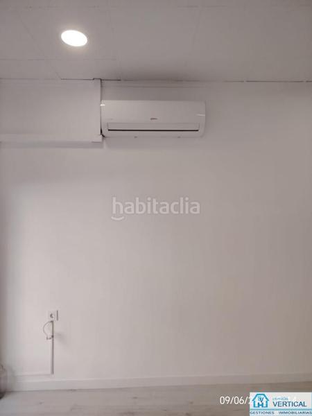 Foto 15b05cad-bf11-40a2-abdb-25c9b19f1eee. Alquiler local comercial bonito local reformado a estrenar en Burjassot