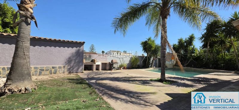 Foto d2efc0db-d4d0-4626-9384-e2e48b1c8f30. Casa amb piscina a Corralet-Bonanza-Tres Rutas Náquera
