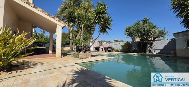 Foto f61bd934-a468-4445-b30b-6566f0ab12f6. Casa amb piscina a Corralet-Bonanza-Tres Rutas Náquera